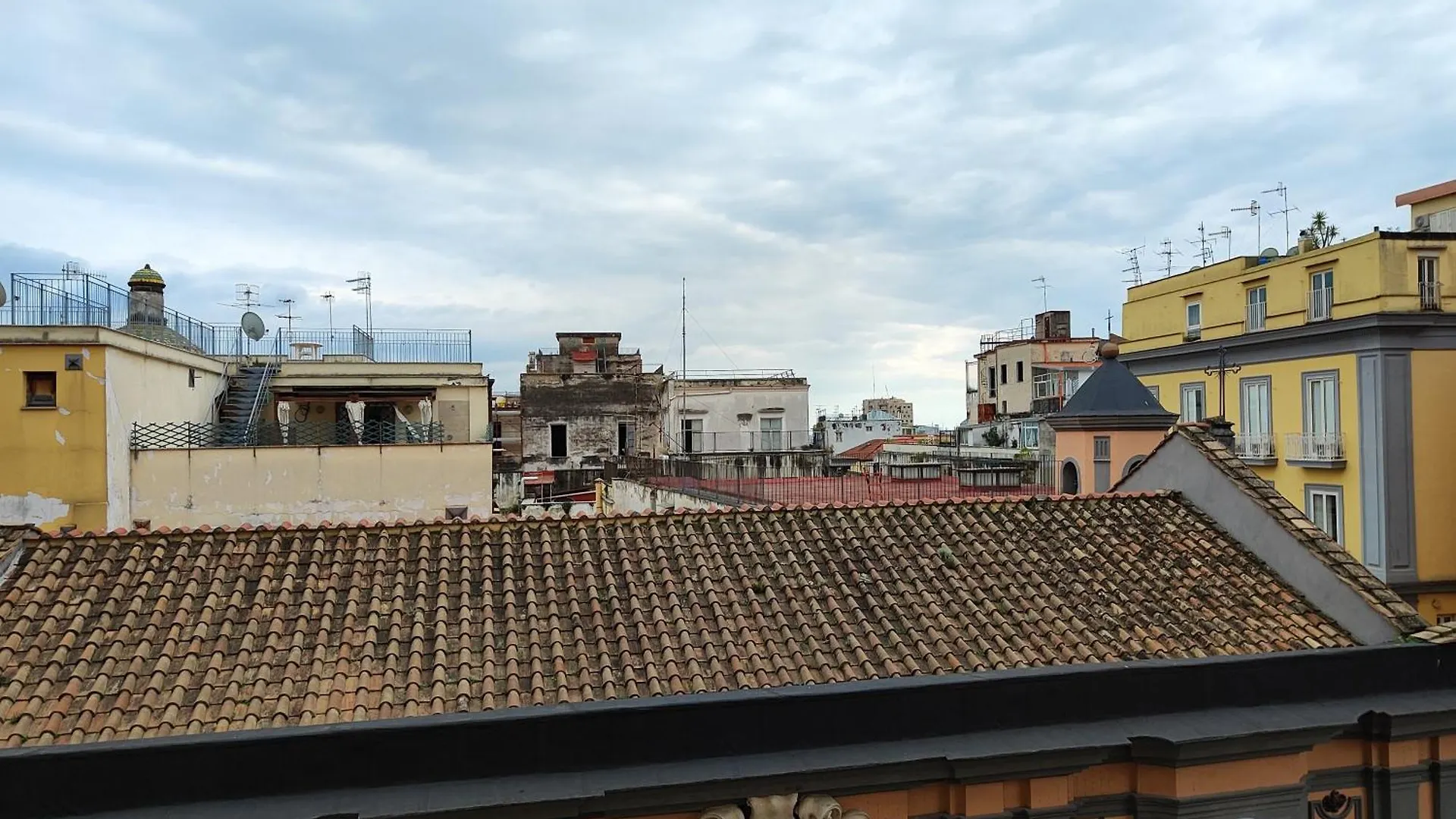 Deluxe Spaccanapoli 0*, Naples